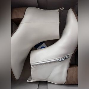 boots- NWT